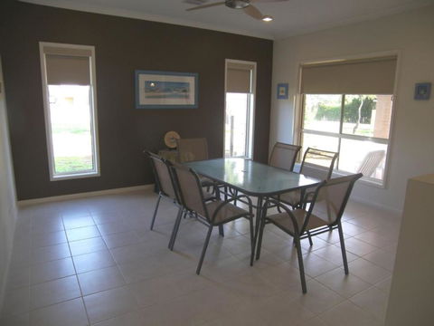 Modern Beachside 5 Bedrooms - Great Ocean Road Tourism 6