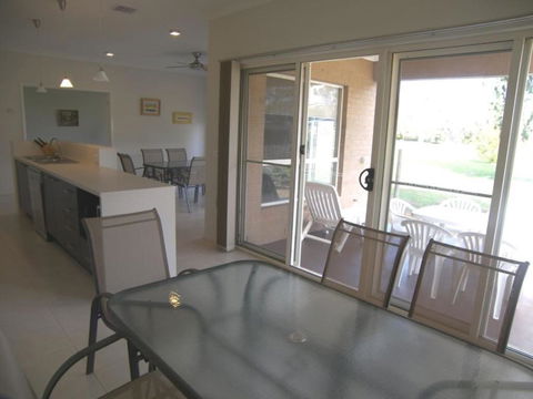 Modern Beachside 5 Bedrooms - Great Ocean Road Tourism 4