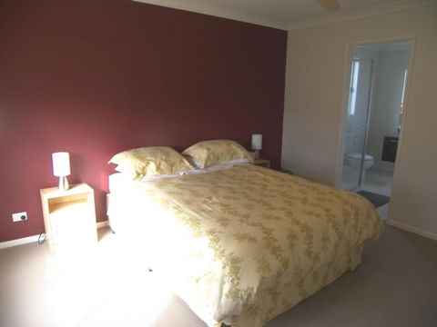 Modern Beachside 5 Bedrooms - Great Ocean Road Tourism 1