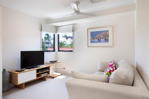 Wake Up To Ocean Views In Stylish Comfort - Great Ocean Road Tourism 3