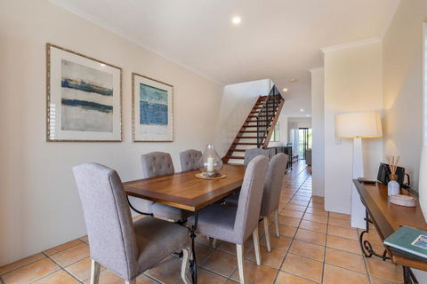 Wake Up To Ocean Views In Stylish Comfort - Great Ocean Road Tourism 2