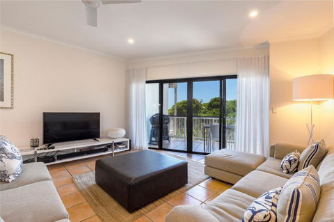 Wake Up To Ocean Views In Stylish Comfort - Great Ocean Road Tourism 5