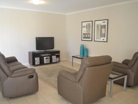 Beachside 4 With Airconditioning & Spa Bath - Great Ocean Road Tourism 4