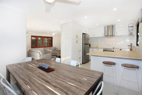 FABULOUS HOLIDAY HIDEAWAY COOLUM BEACH - Great Ocean Road Tourism 6