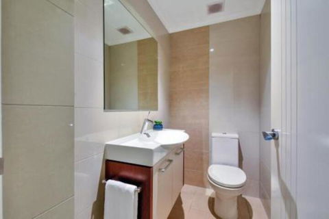 Oceana Darwin Central Oceanfront 3 Bedroom 2 Lounge Room Pool Gym Tennis Court Sleeps 9 - Great Ocean Road Tourism 5