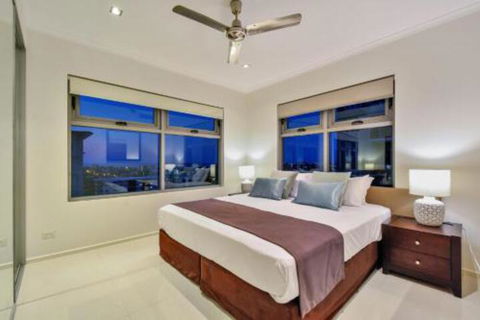 Oceana Darwin Central Oceanfront 3 Bedroom 2 Lounge Room Pool Gym Tennis Court Sleeps 9 - Great Ocean Road Tourism 6