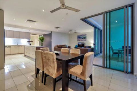 Oceana Darwin Central Oceanfront 3 Bedroom 2 Lounge Room Pool Gym Tennis Court Sleeps 9 - Great Ocean Road Tourism 3