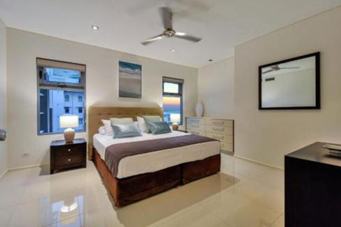 Oceana Darwin Central Oceanfront 3 Bedroom 2 Lounge Room Pool Gym Tennis Court Sleeps 9 - Great Ocean Road Tourism 4
