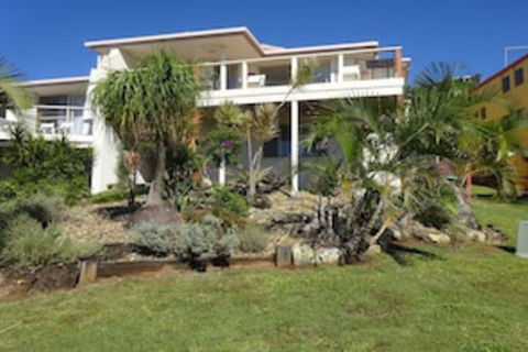 Pacific Rose Winter Holiday Special - Great Ocean Road Tourism 0