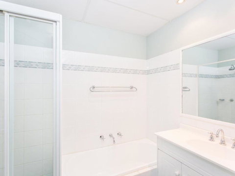 Castillo Del Mar 10 Lake View Roof Terrace With Spa - Great Ocean Road Tourism 6