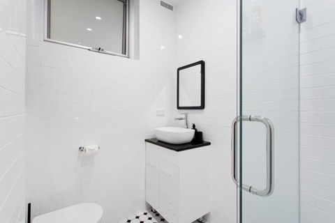 Industrial Central Apartment Shop 8 - Great Ocean Road Tourism 4