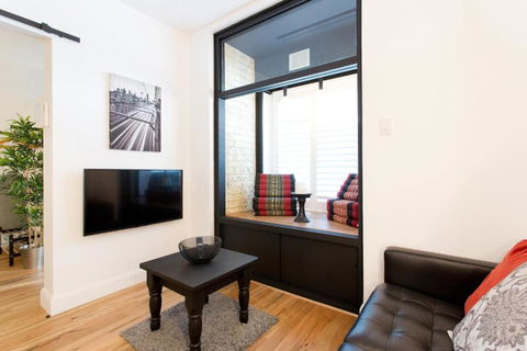 Industrial Central Apartment Shop 8 - Great Ocean Road Tourism 5