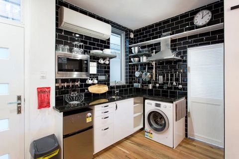 Industrial Central Apartment Shop 8 - Great Ocean Road Tourism 6