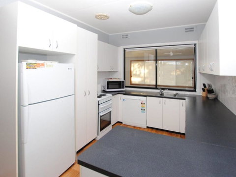59 Wharf Street Opposite Bowling Club - Great Ocean Road Tourism 6