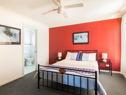 1 / 54 Parkes Airconditioned - Great Ocean Road Tourism 2
