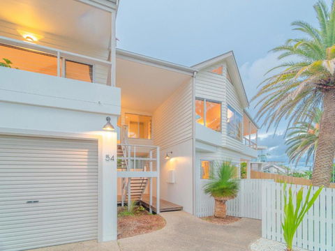 EAST COAST ESCAPES Lighthouse Studio - Great Ocean Road Tourism 4