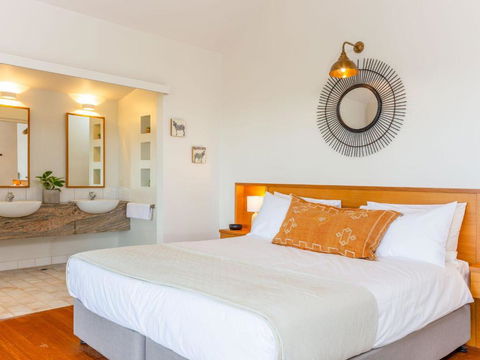EAST COAST ESCAPES Lighthouse Studio - Great Ocean Road Tourism 7