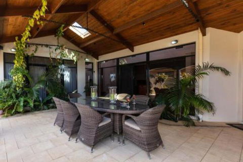Maidstone Executive Residence - Great Ocean Road Tourism 0