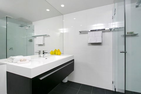 Newly Renovate Immaculate Cremorne One Bedroom Apartment CREM4 - Great Ocean Road Tourism 1