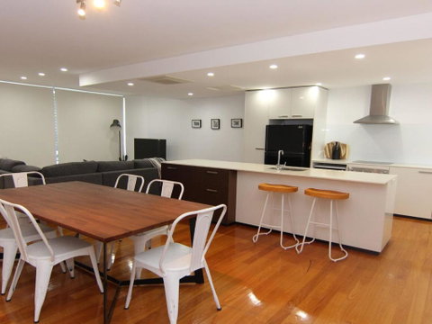 3 / 26 West Street CBD Location! - Great Ocean Road Tourism 3