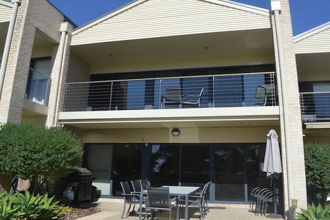 Elsinor Townhouse 7 Mulwala - Great Ocean Road Tourism 1
