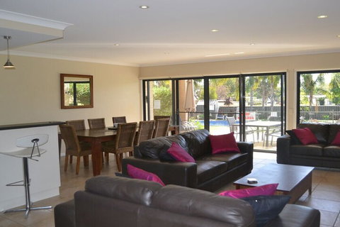 Elsinor Townhouse 7 Mulwala - Great Ocean Road Tourism 4