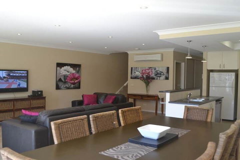Elsinor Townhouse 7 Mulwala - Great Ocean Road Tourism 7