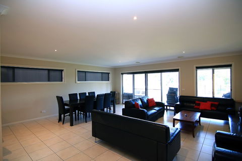 The Anchorage By The Lake - Great Ocean Road Tourism 5
