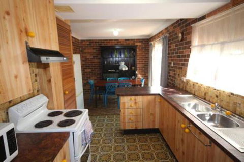 1 / 2 Brunswick Avenue - Great Ocean Road Tourism 6