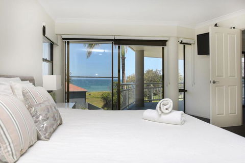BEACHSIDE MANOR Walk To The Beach - Great Ocean Road Tourism 3