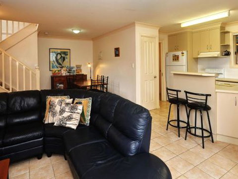 Modern 3 Bedroom Townhouse - Great Ocean Road Tourism 5