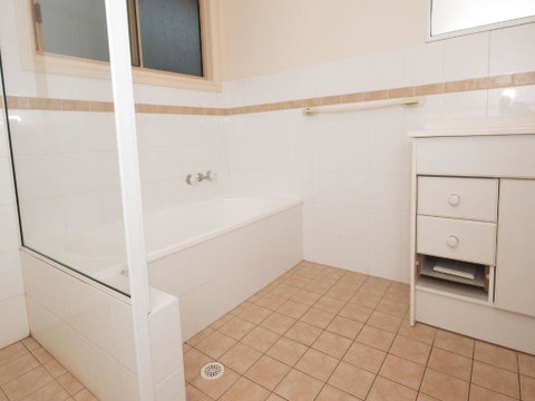 Modern 3 Bedroom Townhouse - Great Ocean Road Tourism 3