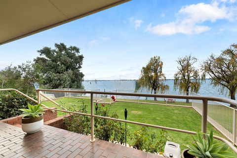 Lakeside Landing - Waterfront - Great Ocean Road Tourism 5