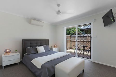 Whitsunday Palms - Great Ocean Road Tourism 3