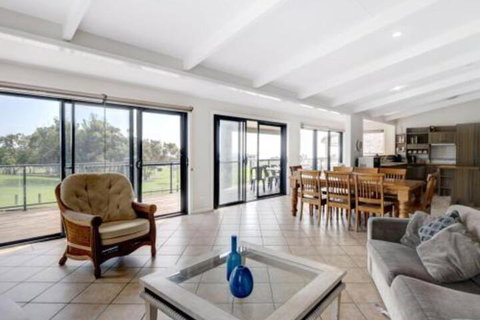 2 Cliff Road - Great Ocean Road Tourism 0