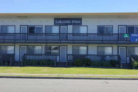 Lakeside Flats 1 - Great Ocean Road Tourism 0