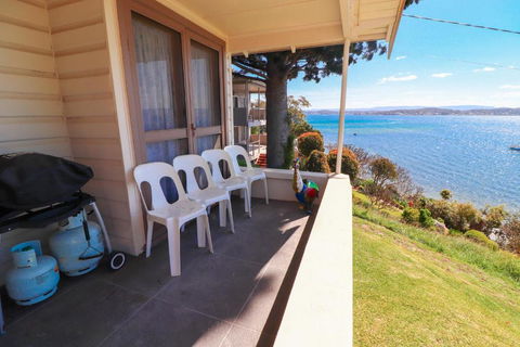 Tommys Lakehouse - Great Ocean Road Tourism 1