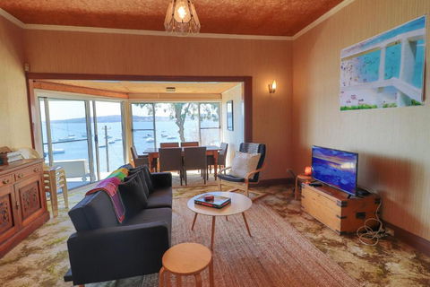 Tommys Lakehouse - Great Ocean Road Tourism 4