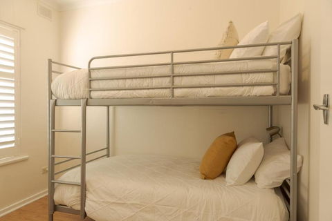 Henley Beach South Amazing Views Huge Private Balcony! - Great Ocean Road Tourism 3