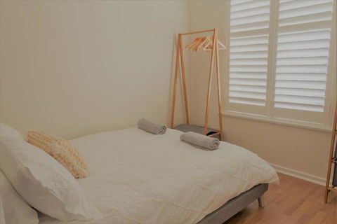 Henley Beach South Amazing Views Huge Private Balcony! - Great Ocean Road Tourism 5