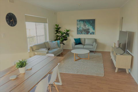 Henley Beach South Amazing Views Huge Private Balcony! - Great Ocean Road Tourism 2