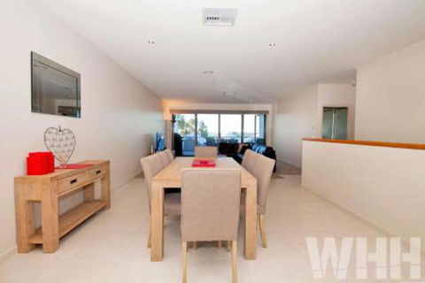 Adelphi Views On Luton Woodlands - Great Ocean Road Tourism 2
