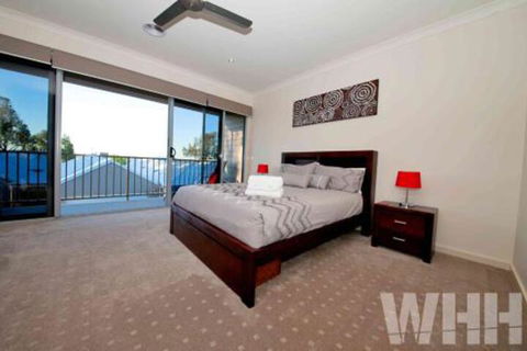 Adelphi Views On Luton Woodlands - Great Ocean Road Tourism 7