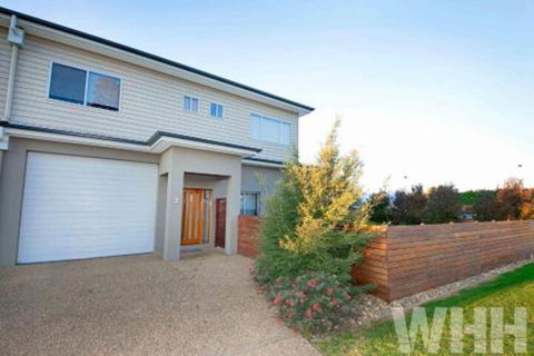 Adelphi Views On Luton Woodlands - Great Ocean Road Tourism 0