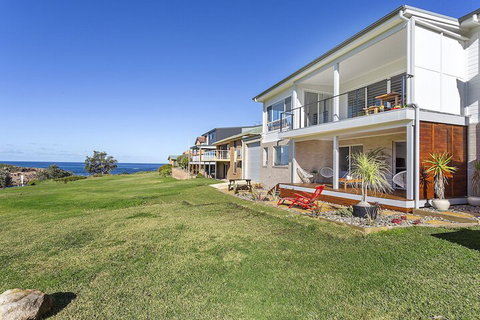 Dolphin Studio Apartment 1a Ocean Street - Great Ocean Road Tourism 3