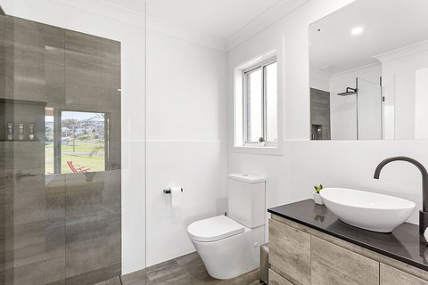 Dolphin Studio Apartment 1a Ocean Street - Great Ocean Road Tourism 7