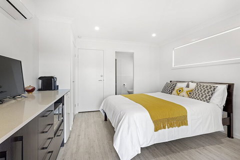 Dolphin Studio Apartment 1a Ocean Street - Great Ocean Road Tourism 6