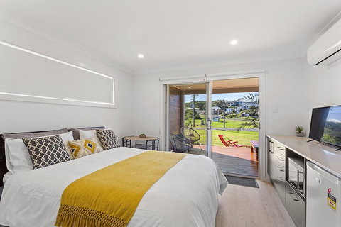 Dolphin Studio Apartment 1a Ocean Street - Great Ocean Road Tourism 5