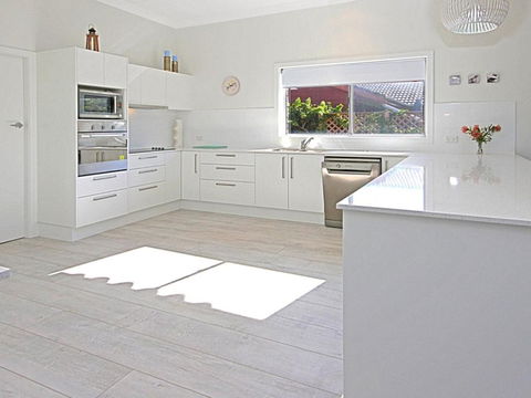 Fairwater In Mollymook - Great Ocean Road Tourism 3