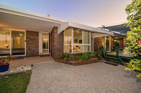 Woorim Secluded Palms Cottage - Great Ocean Road Tourism 1